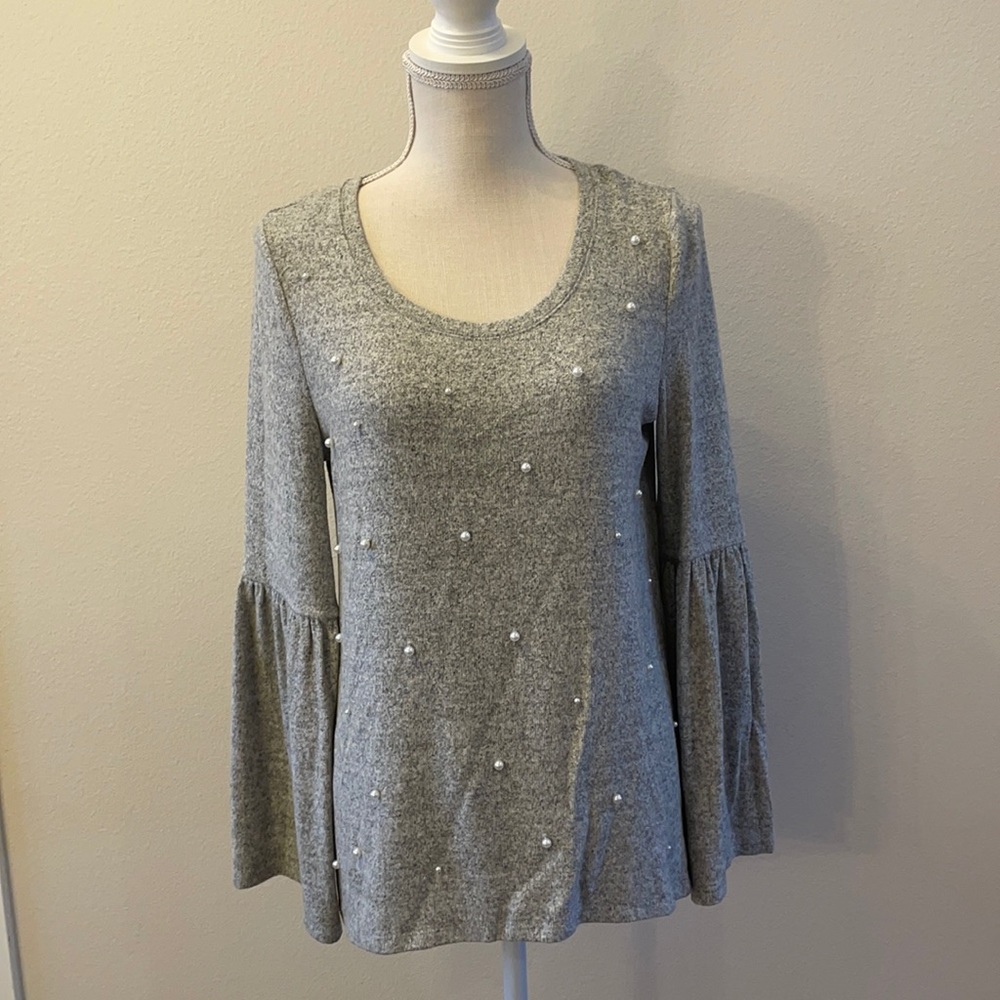 EUC Simply Vera Vera Wang Pearl Shirt. Size Small